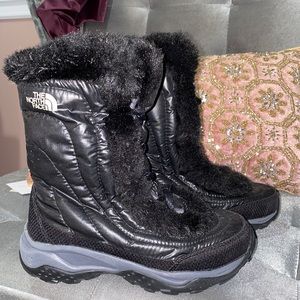 Girls NorthFace Nuptse SNOW ❄️❄️Boots Size 1 Water Repellent Down Fill